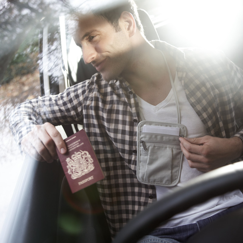 Design GO 604 Umhänge Dokumententasche / Brusttasche 'passport pouch  discreet' für Reisedokumente